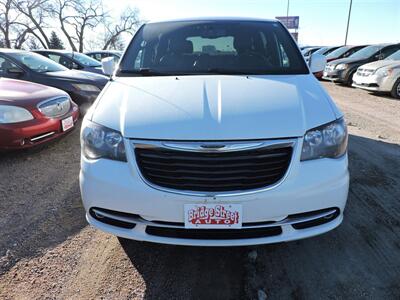 2014 Chrysler Town & Country S   - Photo 3 - Lexington, NE 68850