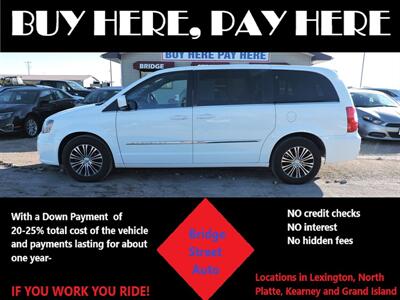 2014 Chrysler Town & Country S  