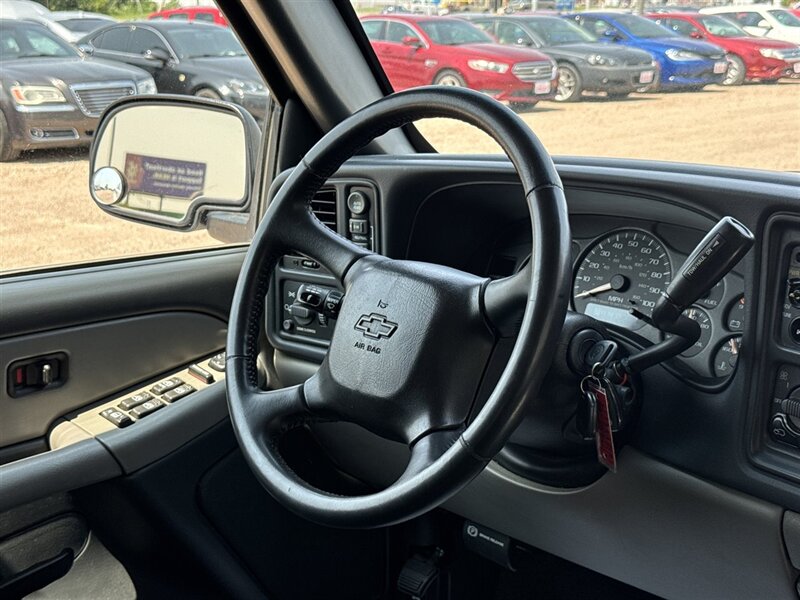 2002 Chevrolet Tahoe LS - Photo 3 - Lexington, NE 68850