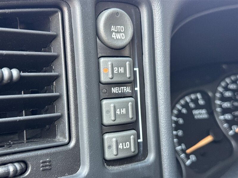 2002 Chevrolet Tahoe LS - Photo 12 - Lexington, NE 68850