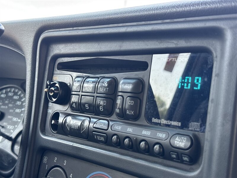 2002 Chevrolet Tahoe LS - Photo 17 - Lexington, NE 68850