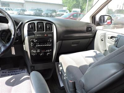 2006 Chrysler Town & Country Touring   - Photo 12 - Lexington, NE 68850