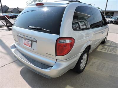 2006 Chrysler Town & Country Touring   - Photo 5 - Lexington, NE 68850