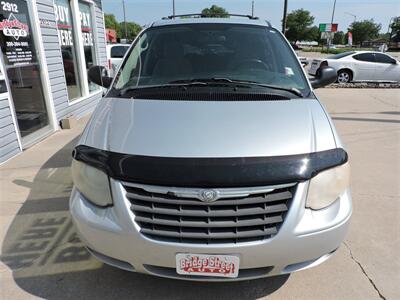 2006 Chrysler Town & Country Touring   - Photo 3 - Lexington, NE 68850