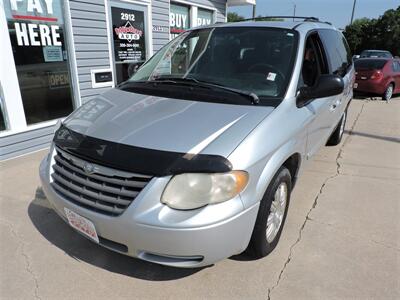 2006 Chrysler Town & Country Touring   - Photo 2 - Lexington, NE 68850