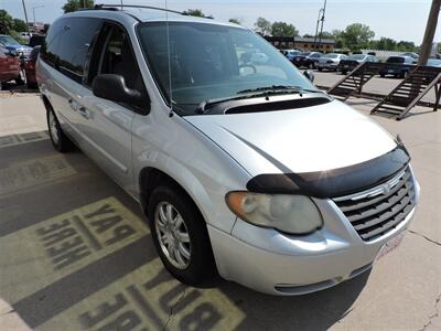 2006 Chrysler Town & Country Touring   - Photo 4 - Lexington, NE 68850