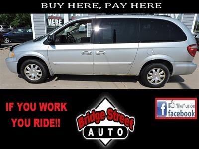 2006 Chrysler Town & Country Touring   - Photo 1 - Lexington, NE 68850