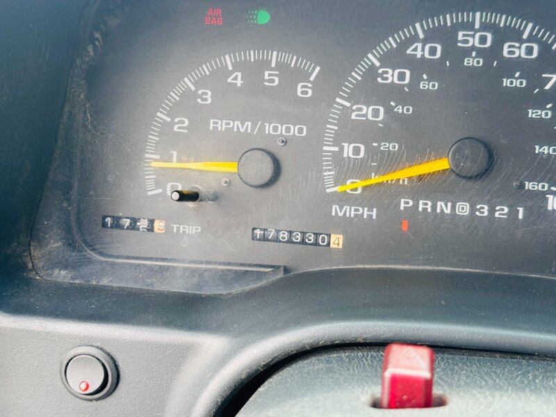 1999 GMC Suburban K1500 - Photo 10 - North Platte, NE 69101