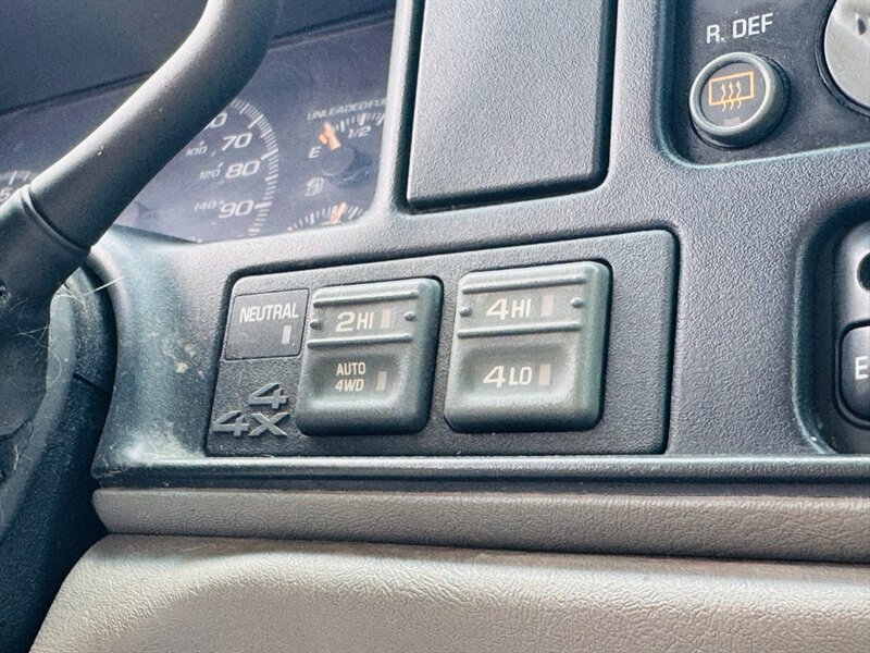 1999 GMC Suburban K1500 - Photo 16 - North Platte, NE 69101