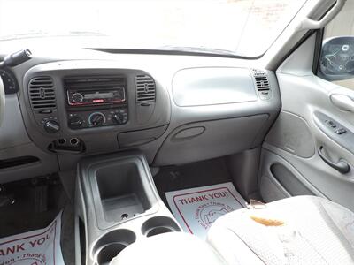 1998 Ford Expedition Eddie Bauer   - Photo 11 - Kearney, NE 68847