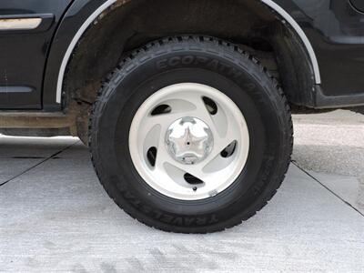 1998 Ford Expedition Eddie Bauer   - Photo 8 - Kearney, NE 68847