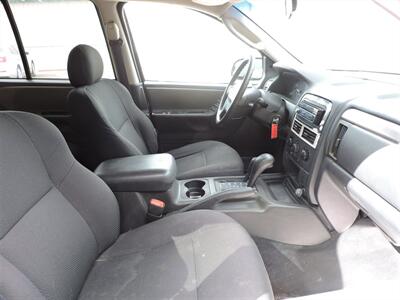 2004 Jeep Grand Cherokee Laredo   - Photo 11 - Kearney, NE 68847