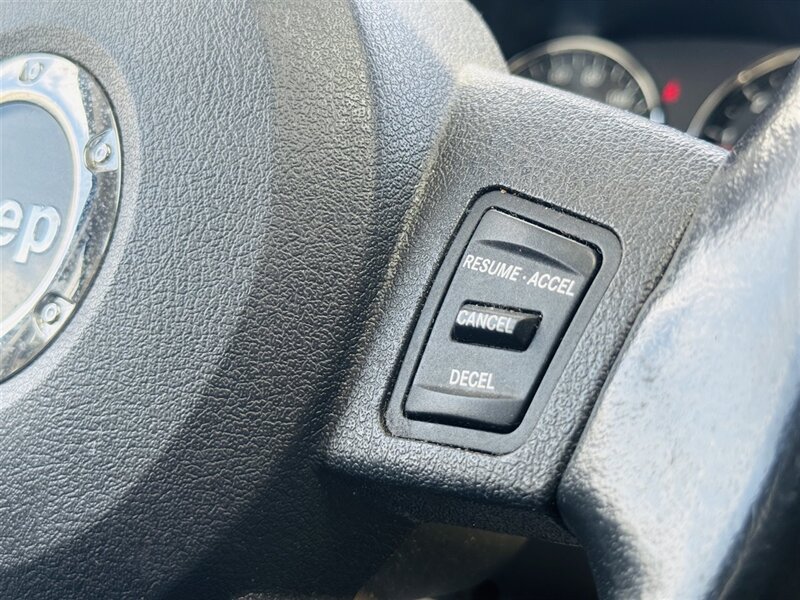 2006 Jeep Commander Limited - Photo 15 - Kearney, NE 68847