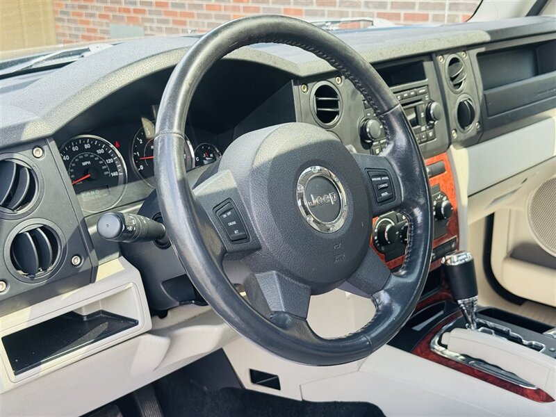 2006 Jeep Commander Limited - Photo 8 - Kearney, NE 68847