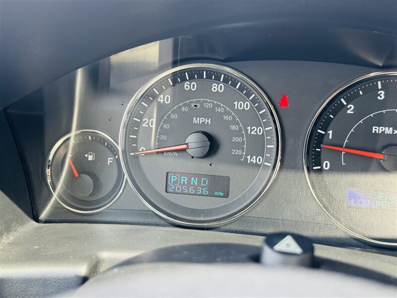 2006 Jeep Commander Limited - Photo 13 - Kearney, NE 68847