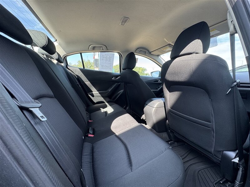2014 Mazda Mazda3 i Sport - Photo 9 - Lexington, NE 68850