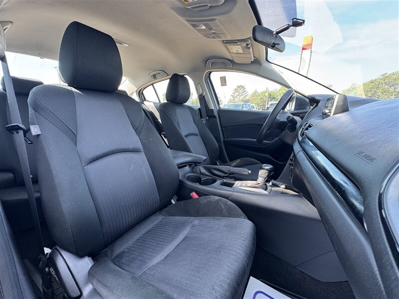 2014 Mazda Mazda3 i Sport - Photo 10 - Lexington, NE 68850