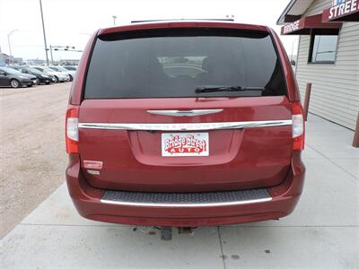 2014 Chrysler Town & Country Touring   - Photo 6 - Lexington, NE 68850