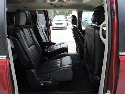 2014 Chrysler Town & Country Touring   - Photo 12 - Lexington, NE 68850