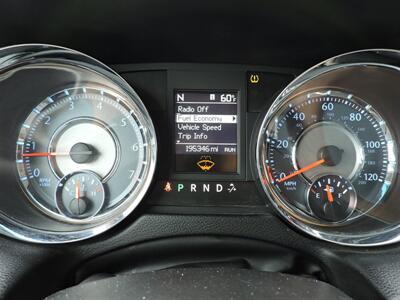 2014 Chrysler Town & Country Touring   - Photo 18 - Lexington, NE 68850
