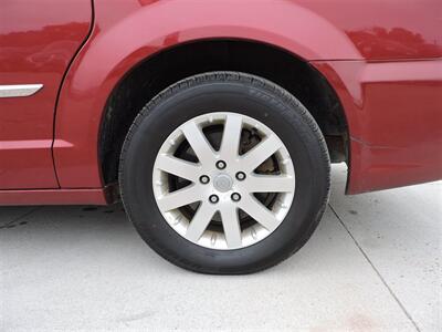 2014 Chrysler Town & Country Touring   - Photo 8 - Lexington, NE 68850