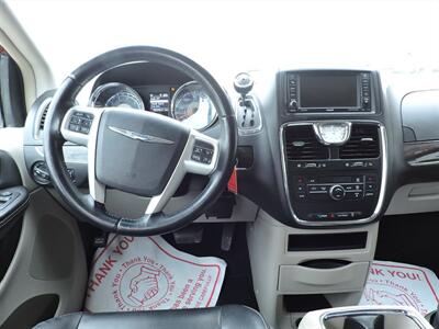 2014 Chrysler Town & Country Touring   - Photo 15 - Lexington, NE 68850