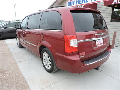 2014 Chrysler Town & Country Touring   - Photo 7 - Lexington, NE 68850