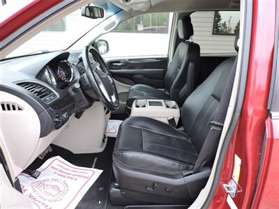 2014 Chrysler Town & Country Touring   - Photo 9 - Lexington, NE 68850