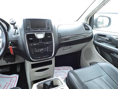 2014 Chrysler Town & Country Touring   - Photo 16 - Lexington, NE 68850