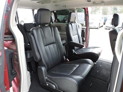 2014 Chrysler Town & Country Touring   - Photo 11 - Lexington, NE 68850