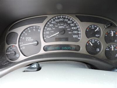 2004 GMC Yukon Denali   - Photo 17 - Lexington, NE 68850