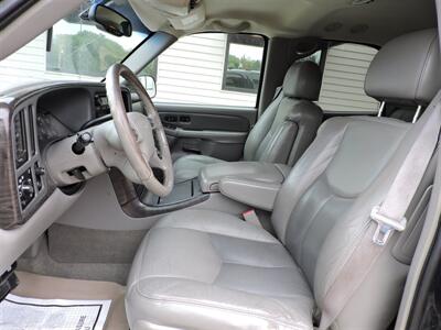 2004 GMC Yukon Denali   - Photo 10 - Lexington, NE 68850