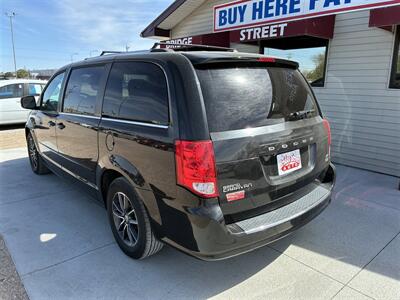 2017 Dodge Grand Caravan SXT   - Photo 5 - Lexington, NE 68850