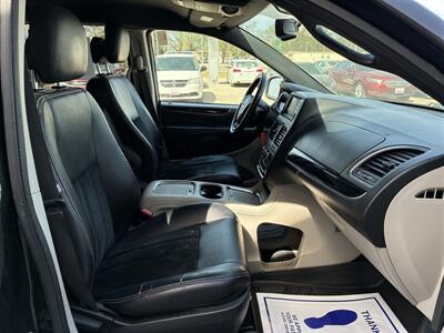 2017 Dodge Grand Caravan SXT   - Photo 12 - Lexington, NE 68850