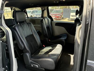 2017 Dodge Grand Caravan SXT   - Photo 11 - Lexington, NE 68850