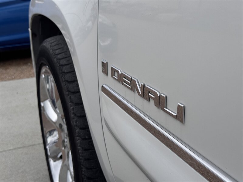 2007 GMC Yukon Denali - Photo 9 - Lexington, NE 68850
