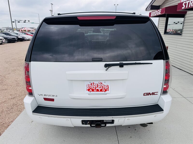 2007 GMC Yukon Denali - Photo 8 - Lexington, NE 68850