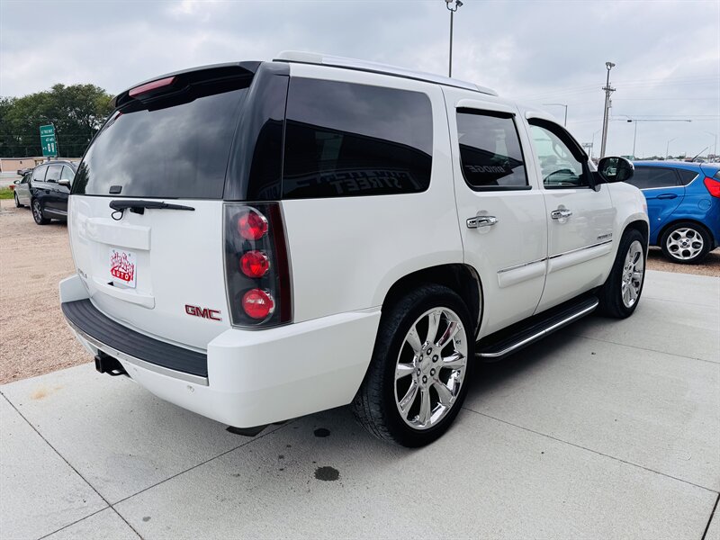 2007 GMC Yukon Denali - Photo 7 - Lexington, NE 68850