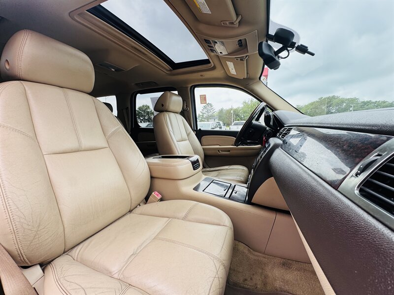 2007 GMC Yukon Denali - Photo 11 - Lexington, NE 68850
