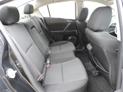 2012 Mazda Mazda3 i Touring   - Photo 11 - Kearney, NE 68847
