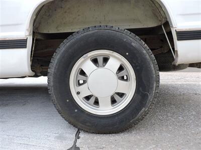 1996 Chevrolet C1500 Cheyenne   - Photo 8 - Kearney, NE 68847