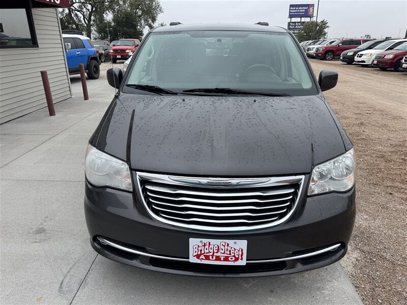 2016 Chrysler Town & Country Touring - Photo 4 - Lexington, NE 68850