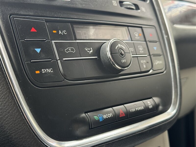 2016 Chrysler Town & Country Touring - Photo 17 - Lexington, NE 68850