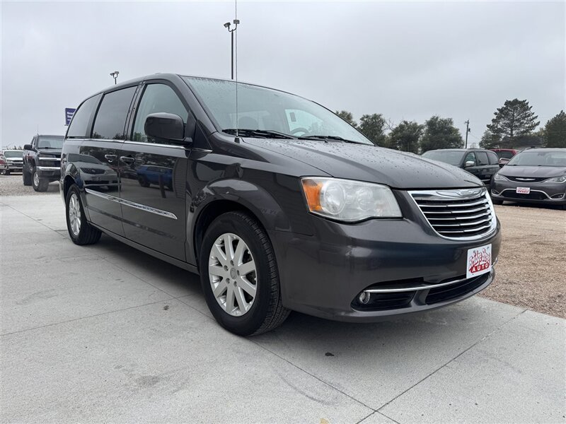 2016 Chrysler Town & Country Touring - Photo 2 - Lexington, NE 68850