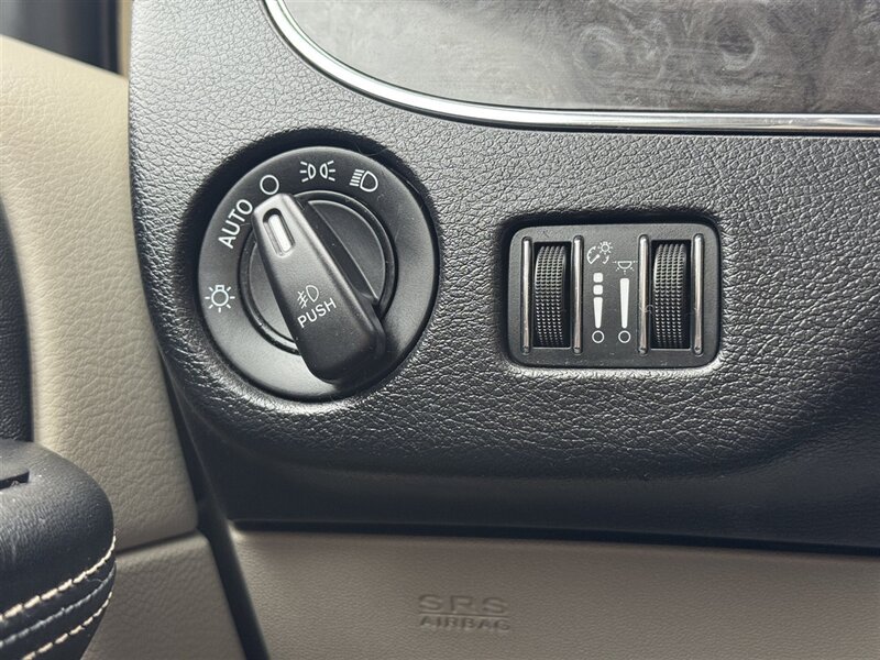 2016 Chrysler Town & Country Touring - Photo 15 - Lexington, NE 68850