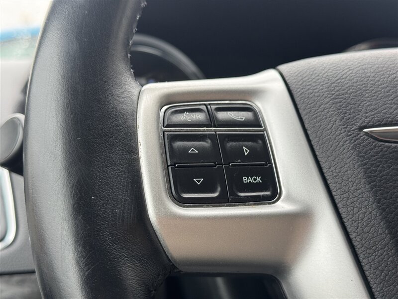 2016 Chrysler Town & Country Touring - Photo 12 - Lexington, NE 68850