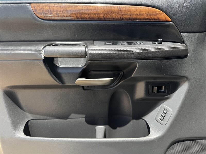 2012 Nissan Armada Platinum - Photo 14 - Lexington, NE 68850