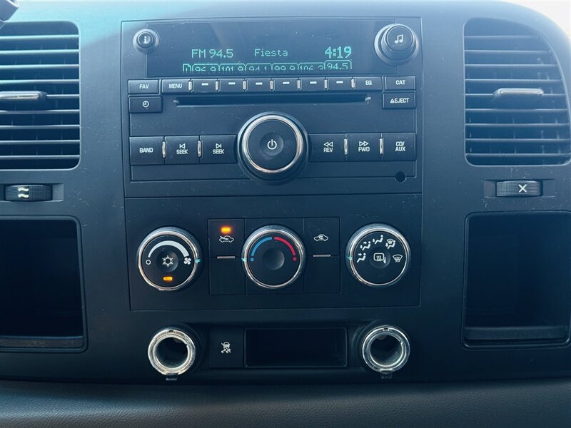2011 GMC Sierra 1500 SL - Photo 17 - Lexington, NE 68850