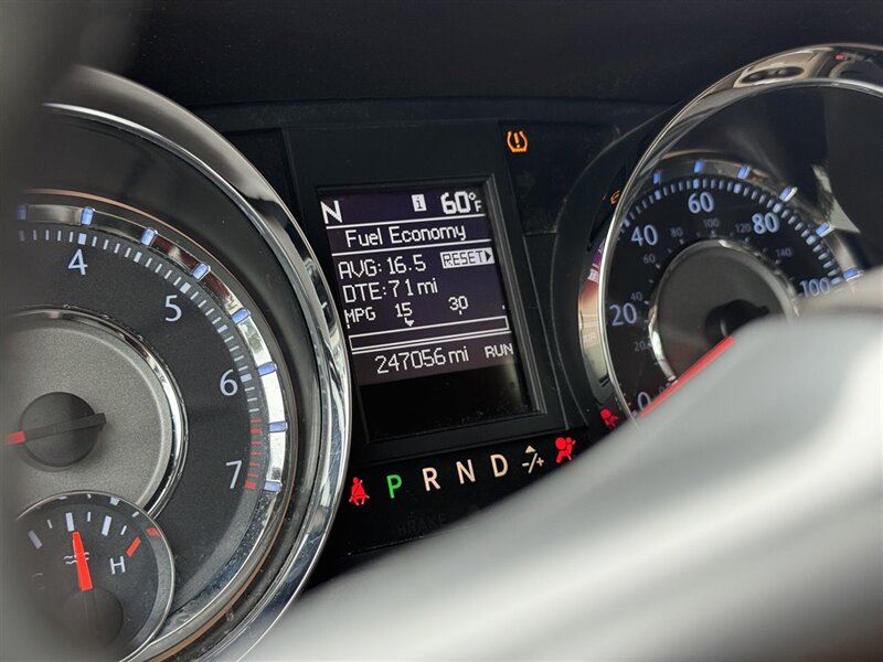 2013 Chrysler Town & Country Limited - Photo 13 - Lexington, NE 68850
