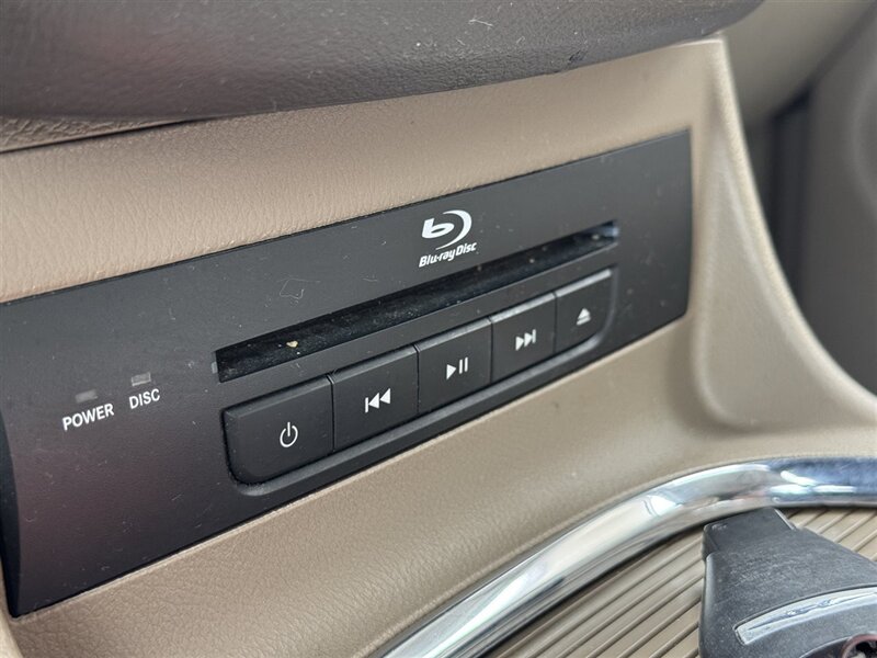 2013 Chrysler Town & Country Limited - Photo 18 - Lexington, NE 68850